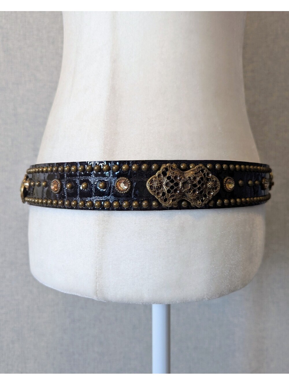 Vintage 90s Leatherrock gothic Victorian style studded cross leather belt - Picture 4 of 8